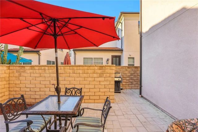 21982 Moveo Drive, Saugus, CA 91350