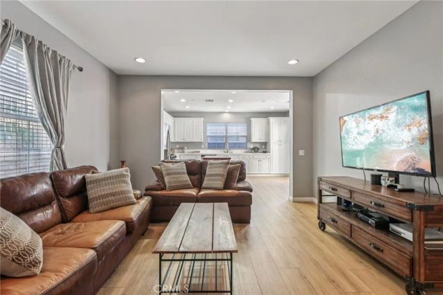 21982 Moveo Drive, Saugus, CA 91350