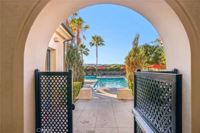 21982 Moveo Drive, Saugus, CA 91350