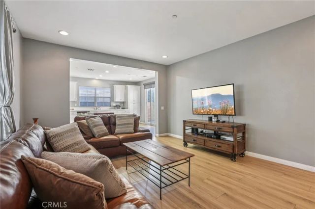 21982 Moveo Drive, Saugus, CA 91350