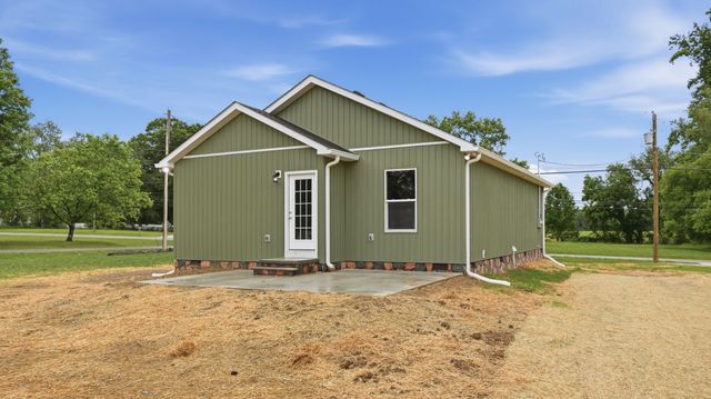 2317 E LINCOLN ST, Tullahoma, TN 37388