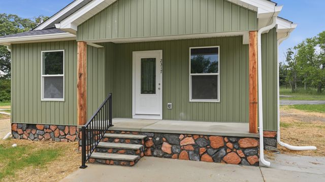 2317 E LINCOLN ST, Tullahoma, TN 37388