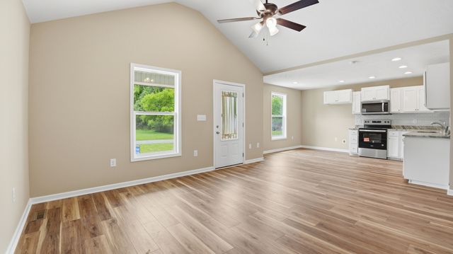 2317 E LINCOLN ST, Tullahoma, TN 37388
