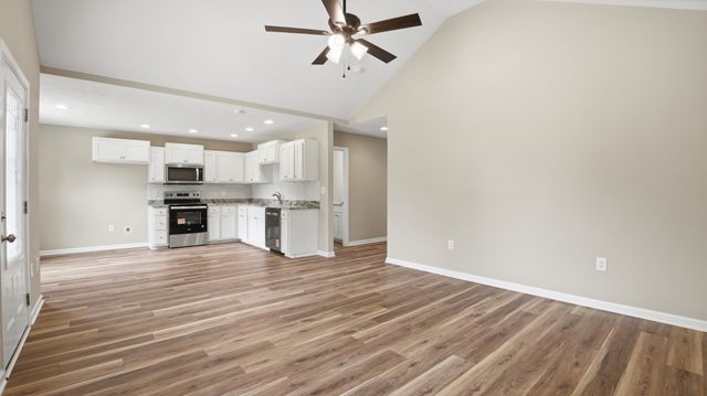 2317 E LINCOLN ST, Tullahoma, TN 37388