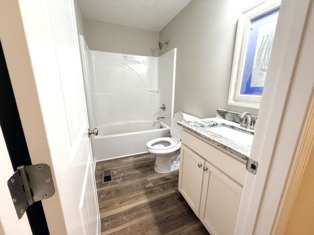 2317 E LINCOLN ST, Tullahoma, TN 37388