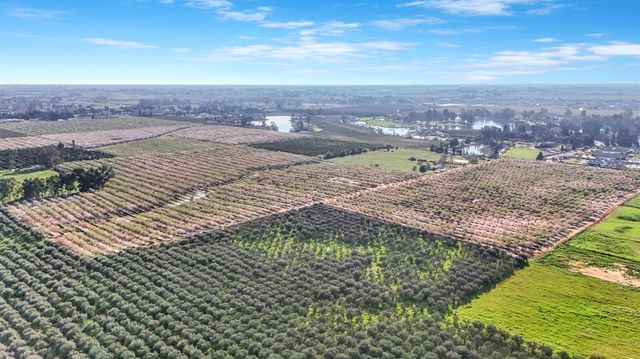 12009 E Shaw Avenue, Clovis, CA 93619