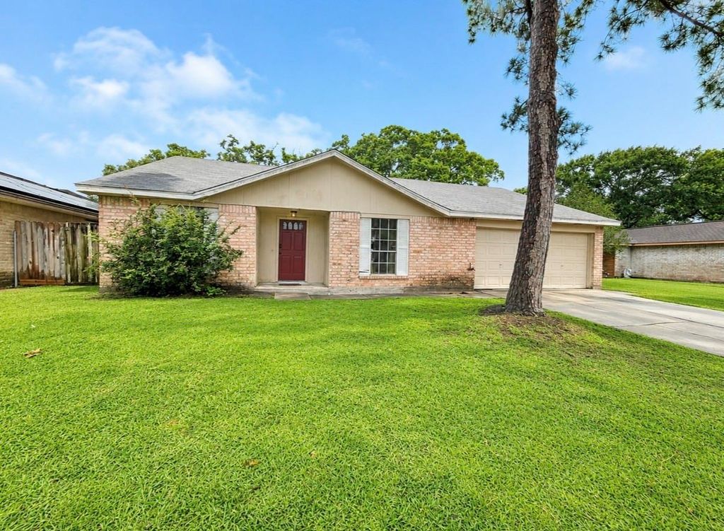 17234 Heritage Bay Drive, Webster, TX 77598
