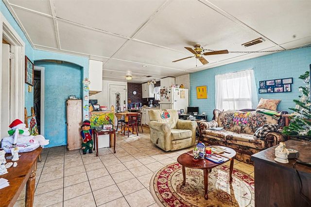 2518 ELM STREET, Seffner, FL 33584