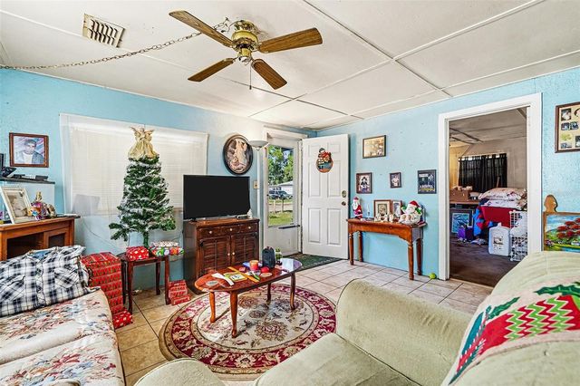 2518 ELM STREET, Seffner, FL 33584