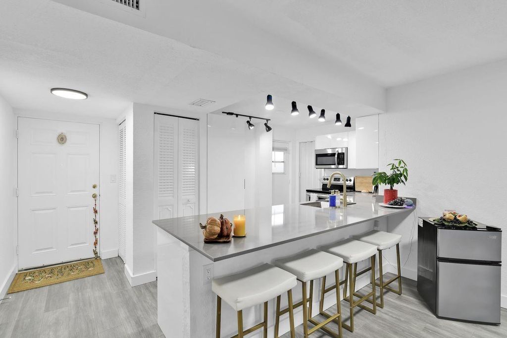 250 NW 67th St 322, Boca Raton, FL 33487