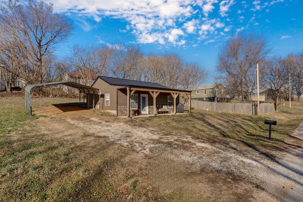 303 S Church Street, Stockton, MO 65785