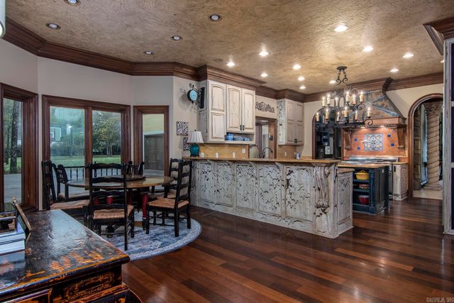 15 Spring Valley Lane, Little Rock, AR 72223