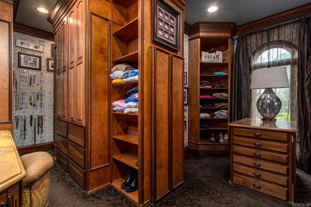 15 Spring Valley Lane, Little Rock, AR 72223