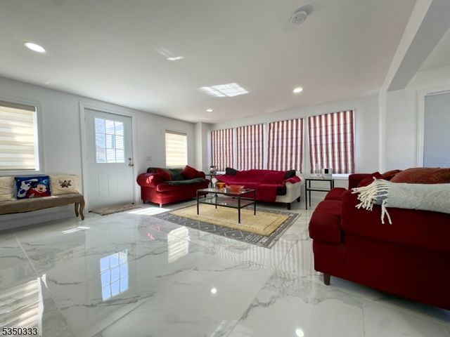 606 2Nd St, Union Beach Boro, NJ 07735
