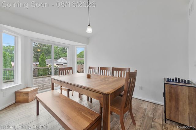 27621 Pembroke Street, Livonia, MI 48152