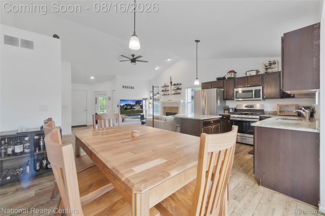 27621 Pembroke Street, Livonia, MI 48152