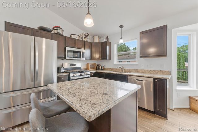 27621 Pembroke Street, Livonia, MI 48152