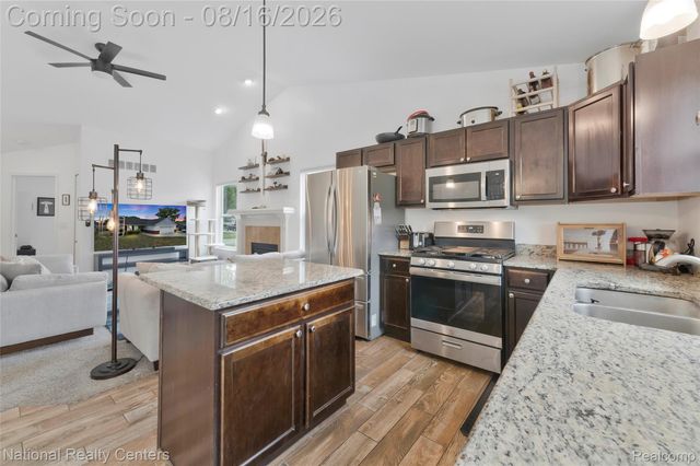 27621 Pembroke Street, Livonia, MI 48152