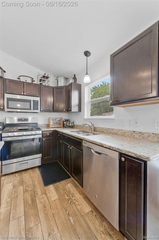 27621 Pembroke Street, Livonia, MI 48152