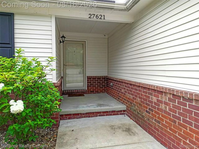 27621 Pembroke Street, Livonia, MI 48152