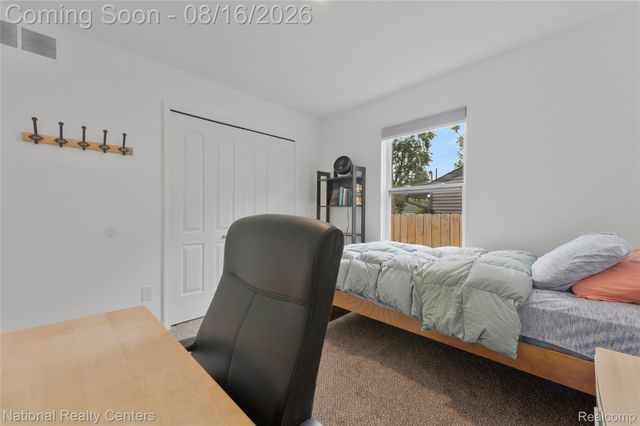 27621 Pembroke Street, Livonia, MI 48152