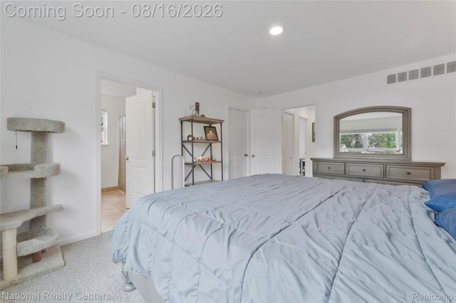 27621 Pembroke Street, Livonia, MI 48152