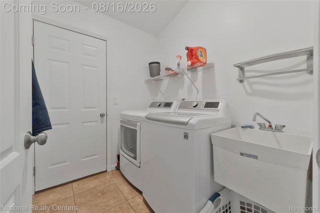 27621 Pembroke Street, Livonia, MI 48152