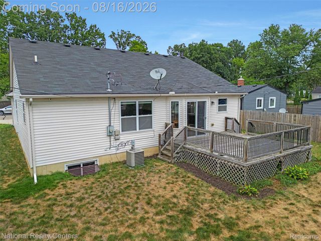 27621 Pembroke Street, Livonia, MI 48152