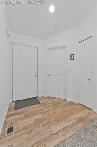 27621 Pembroke Street, Livonia, MI 48152
