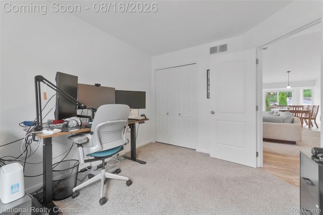 27621 Pembroke Street, Livonia, MI 48152