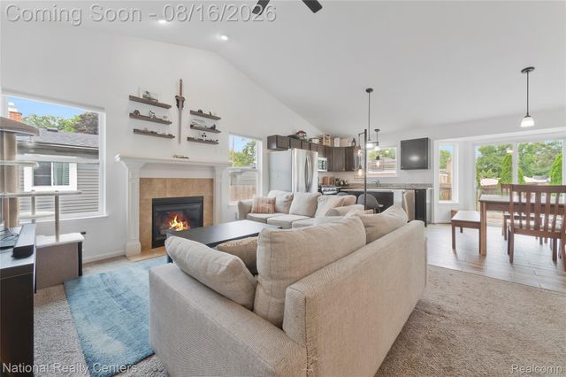 27621 Pembroke Street, Livonia, MI 48152