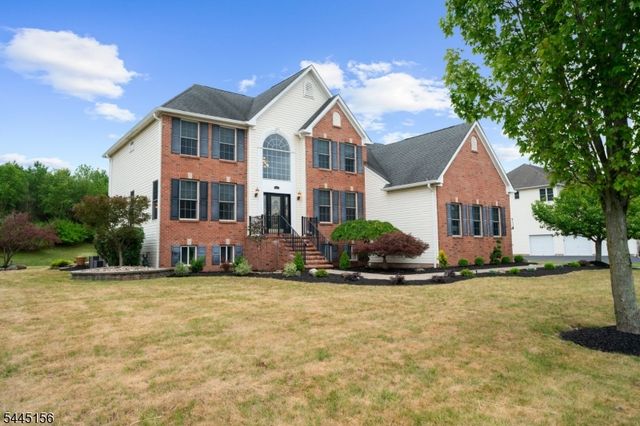 15 Providence Dr, Raritan Twp., NJ 08822