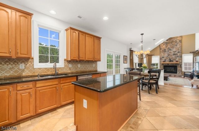 15 Providence Dr, Raritan Twp., NJ 08822
