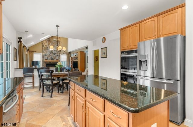 15 Providence Dr, Raritan Twp., NJ 08822