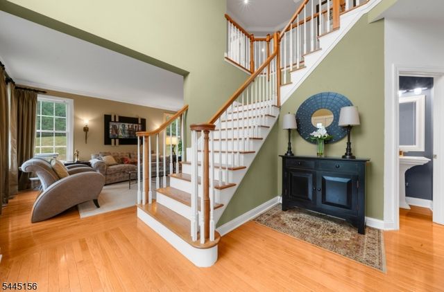 15 Providence Dr, Raritan Twp., NJ 08822