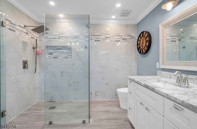 15 Providence Dr, Raritan Twp., NJ 08822