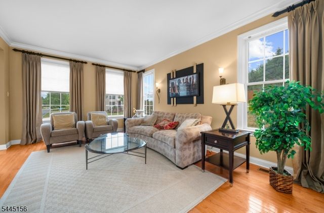 15 Providence Dr, Raritan Twp., NJ 08822