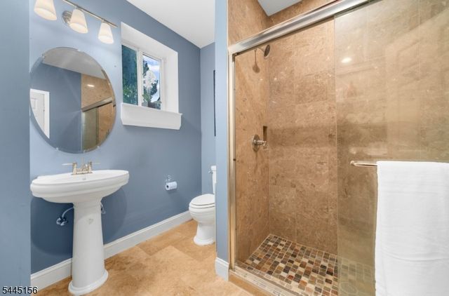 15 Providence Dr, Raritan Twp., NJ 08822