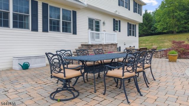 15 Providence Dr, Raritan Twp., NJ 08822