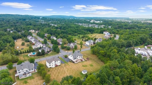 15 Providence Dr, Raritan Twp., NJ 08822