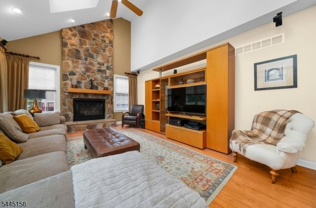 15 Providence Dr, Raritan Twp., NJ 08822