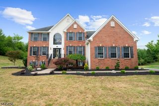 15 Providence Dr, Raritan Twp., NJ 08822