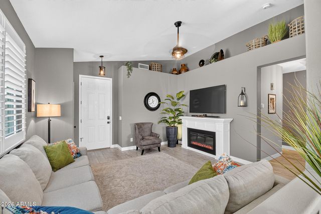 6693 W IVANHOE Street, Chandler, AZ 85226