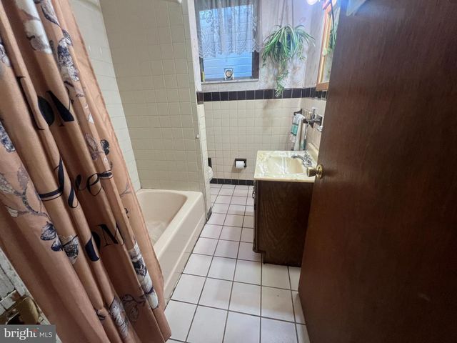 2441 CARPENTER ST, Philadelphia, PA 19146