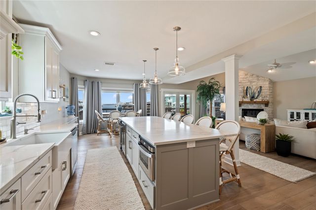 1507 Tiki Drive, Tiki Island, TX 77554