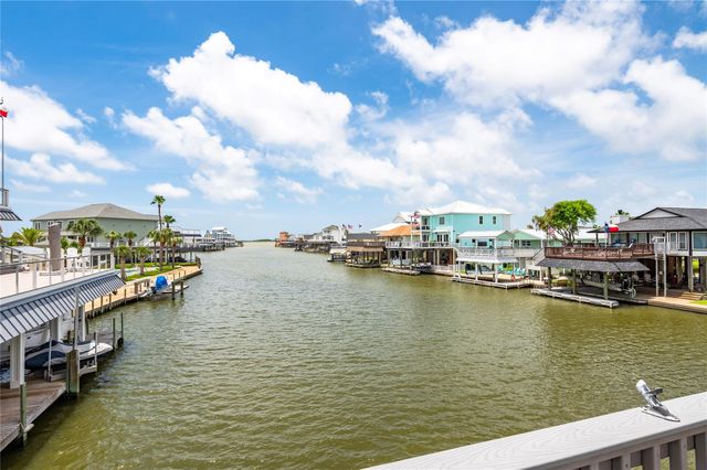 1507 Tiki Drive, Tiki Island, TX 77554