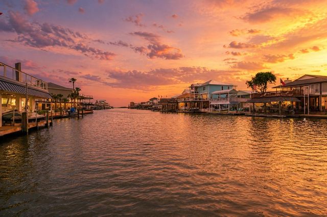1507 Tiki Drive, Tiki Island, TX 77554