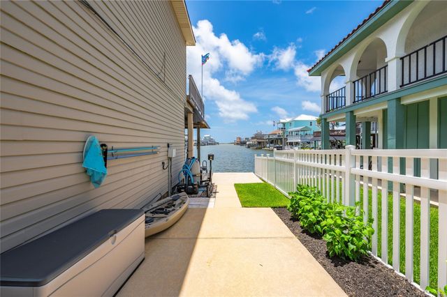 1507 Tiki Drive, Tiki Island, TX 77554
