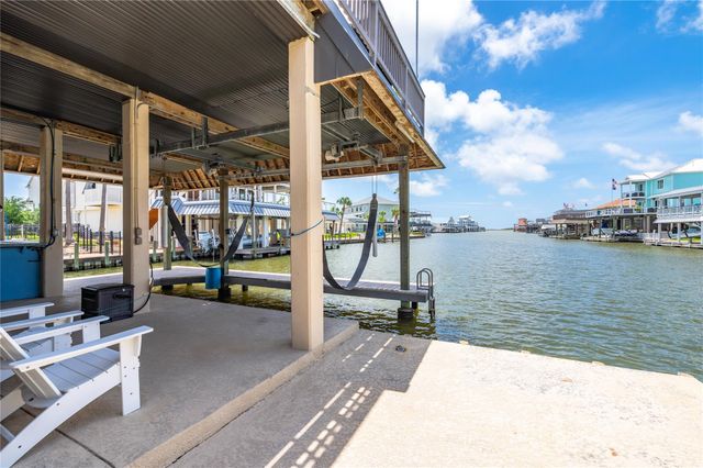 1507 Tiki Drive, Tiki Island, TX 77554