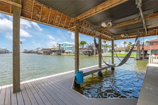 1507 Tiki Drive, Tiki Island, TX 77554